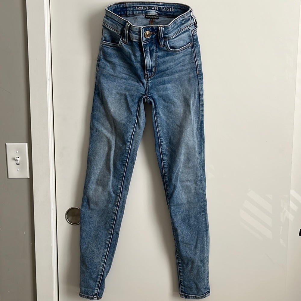 American Eagle Light-wash Blue Jeans